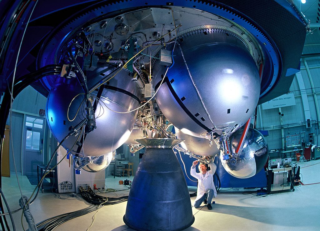 Верхняя ступень Ariane 5 ES. Топливо хранится в шарообразных баках (Credit: Airbus Defence & Space)