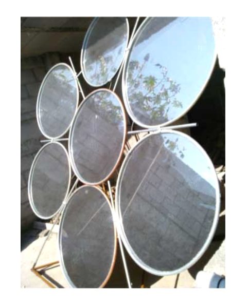  Масив із семи дзеркал, розташованих за гексагональною схемою, дозволив досягти коефіцієнта концентрації 87 сонць